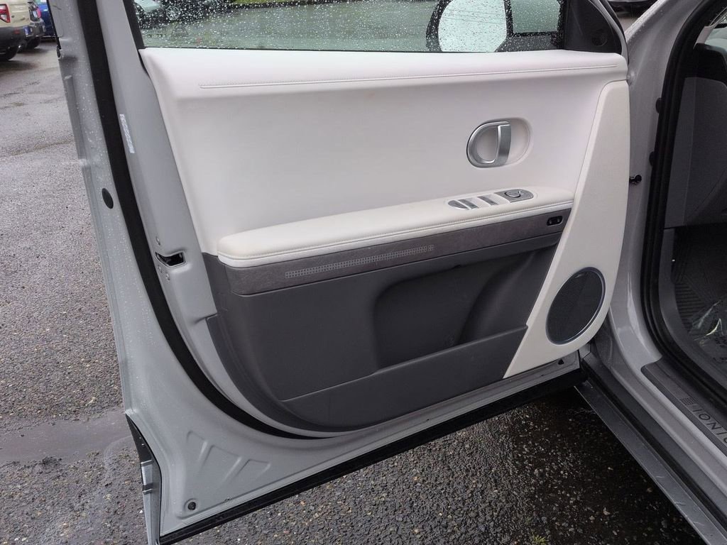 Used 2024 Hyundai Ioniq 5 Limited image 9