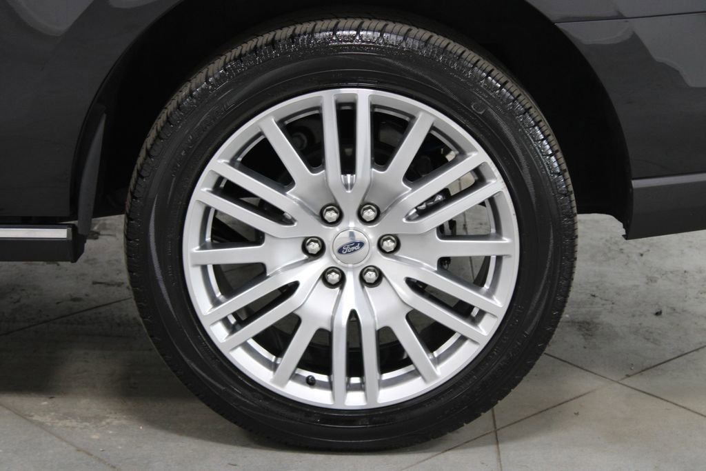 Used 2024 Ford Expedition Limited image 18