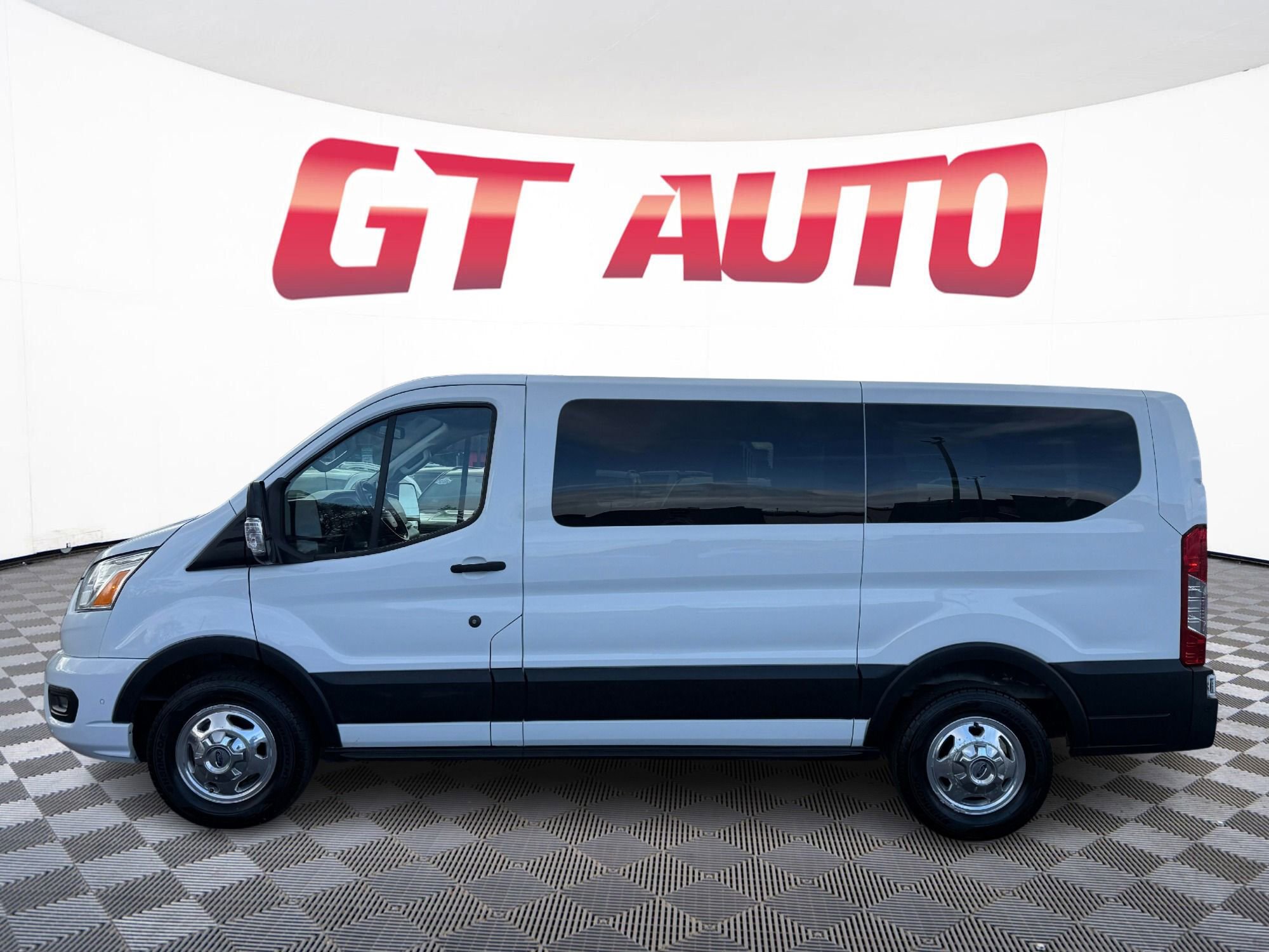 Used 2020 Ford Transit 150 XLT AWD/4WD image 4