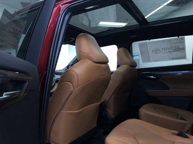 New 2026 Toyota Highlander Platinum image 19