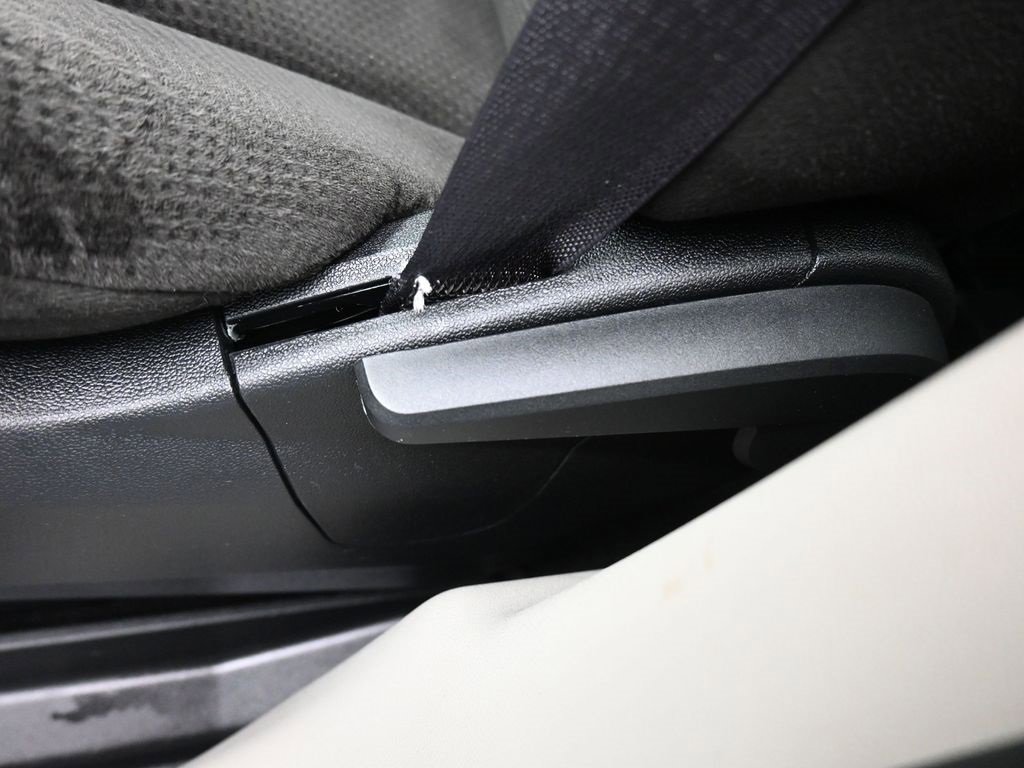 Used 2016 Dodge Grand Caravan SE image 12