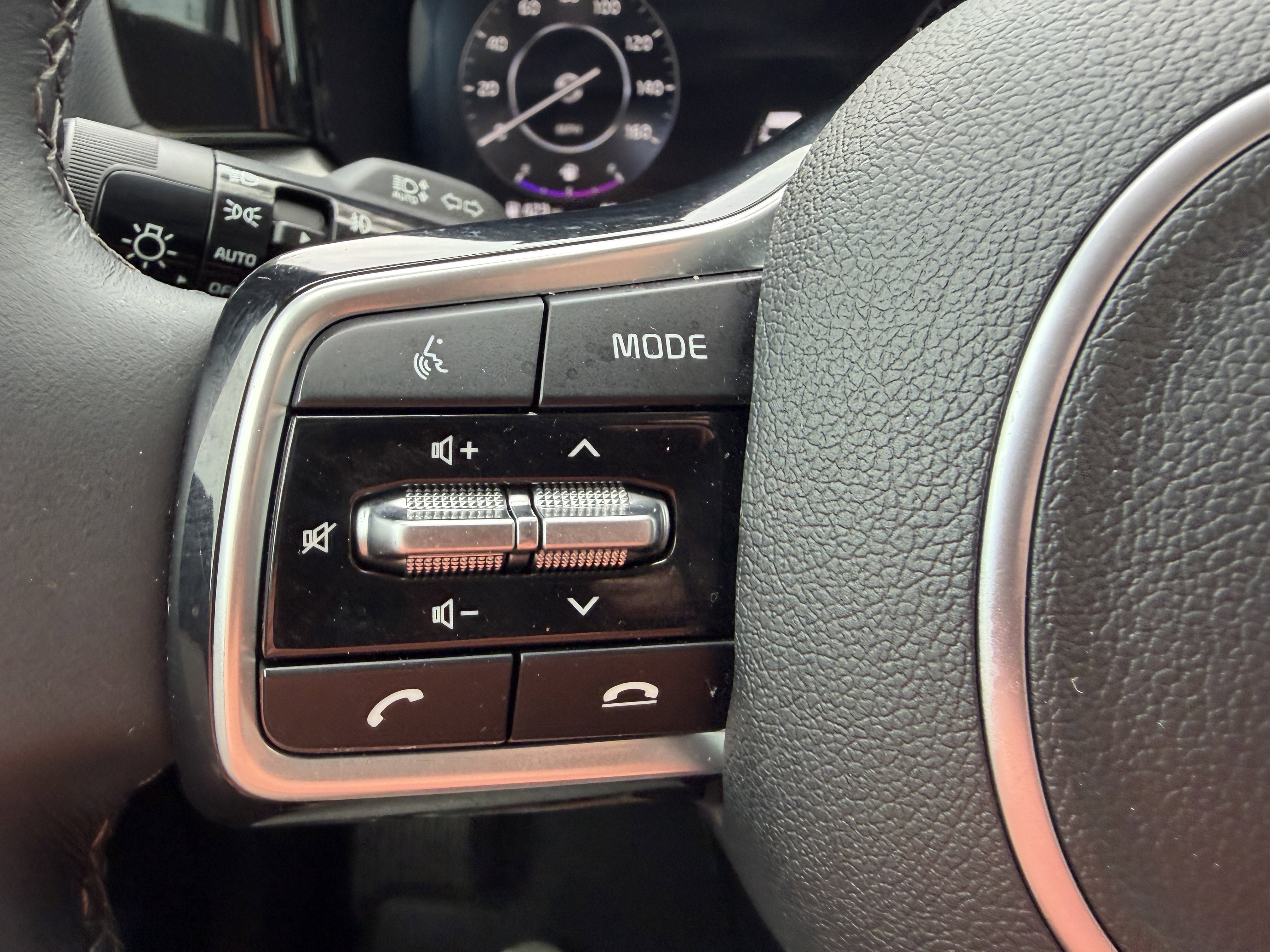 Certified 2023 Kia Sorento SX image 30