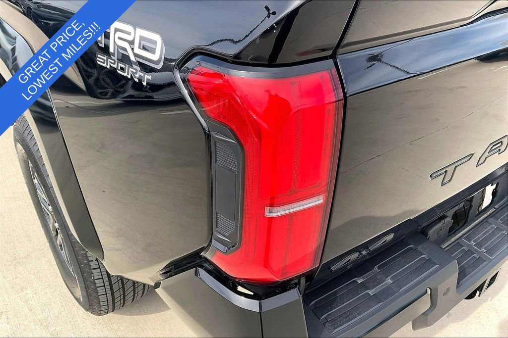 Used 2025 Toyota Tacoma TRD Sport w/ TRD Sport Upgrade Package image 40