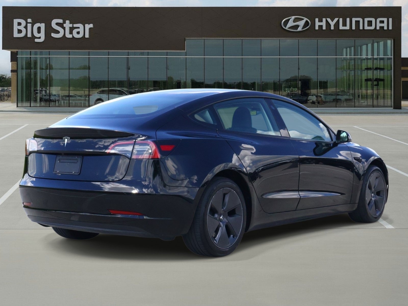 Used 2023 Tesla Model 3 Standard Range RWD image 4