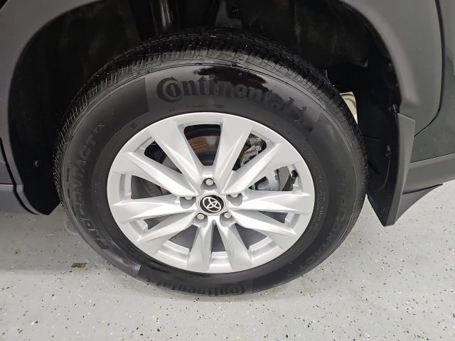 Certified 2023 Toyota Corolla Cross LE image 11