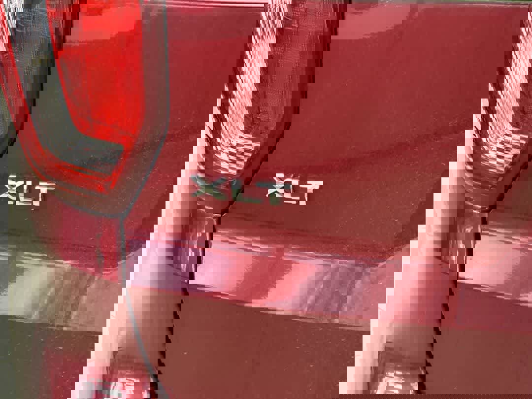 Used 2016 Ford Explorer XLT w/ Equipment Group 202A image 11