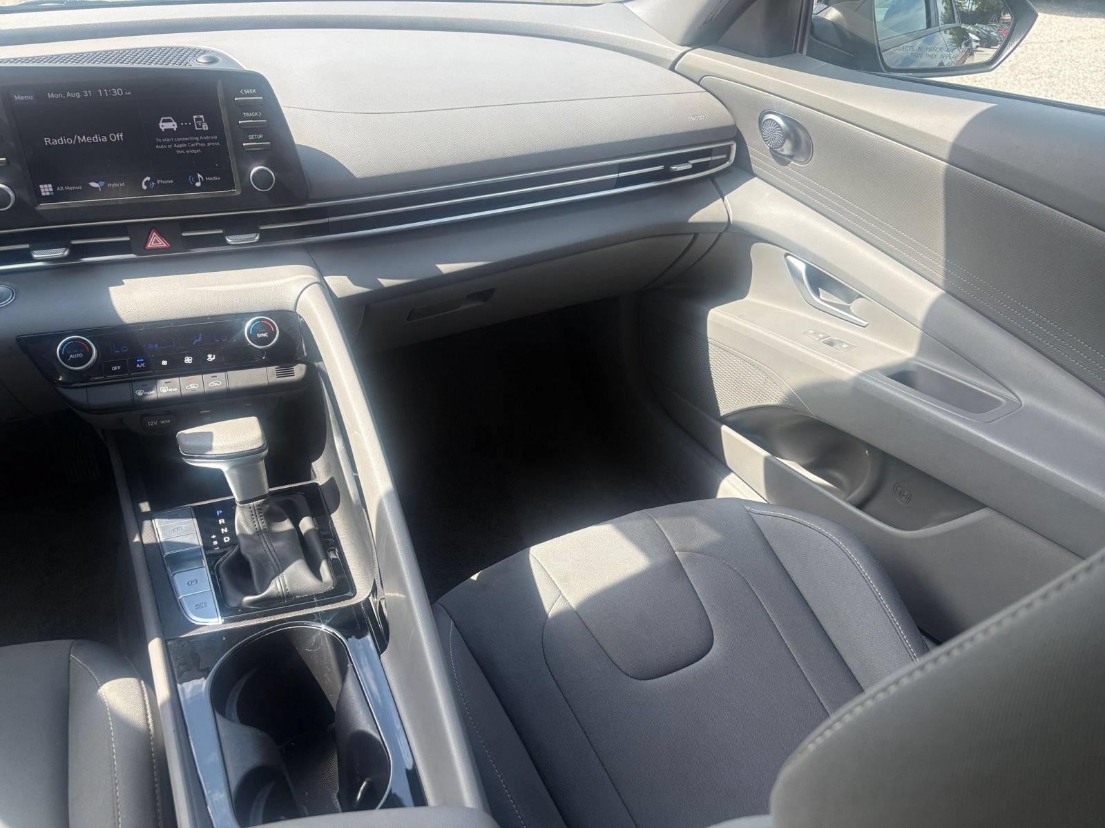 Used 2026 Hyundai Elantra Hybrid FWD image 29