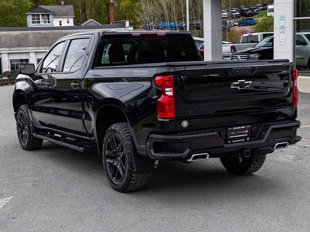Used 2025 Chevrolet Silverado 1500 Custom Trail Boss w/ Midnight Edition AWD/4WD image 6