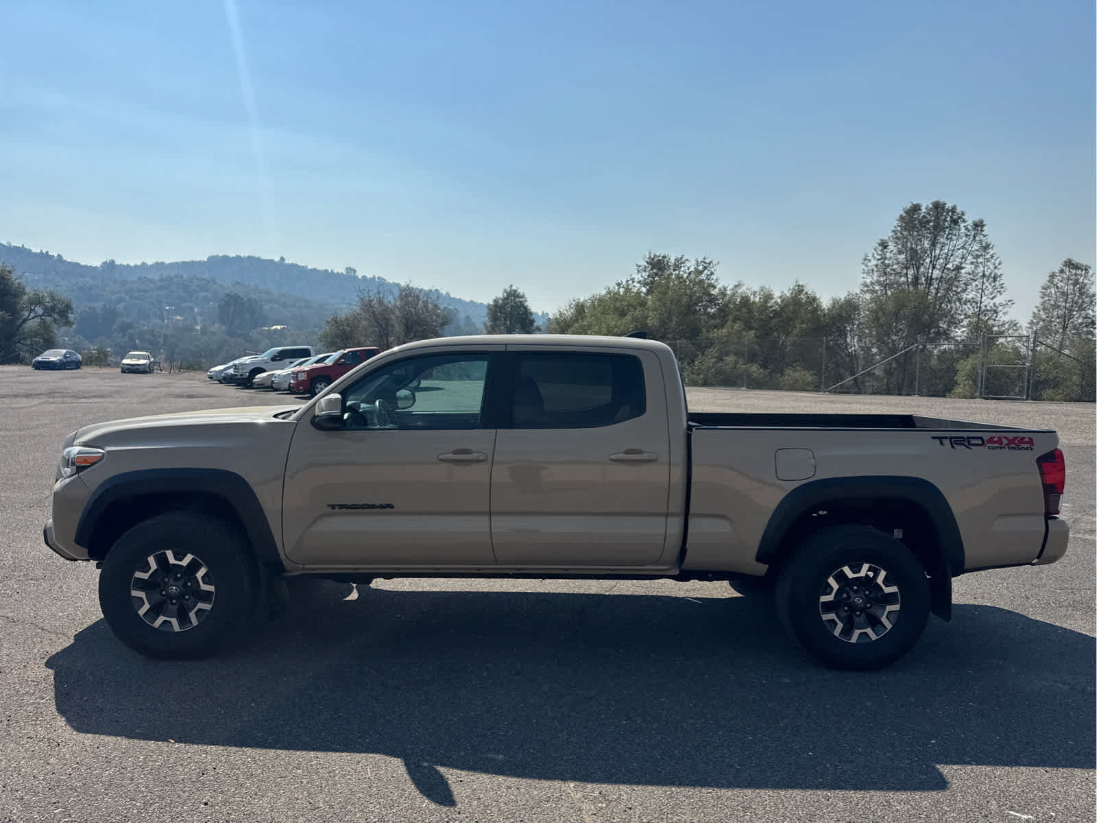 Used 2019 Toyota Tacoma TRD Off-Road w/ Technology Package AWD/4WD image 9