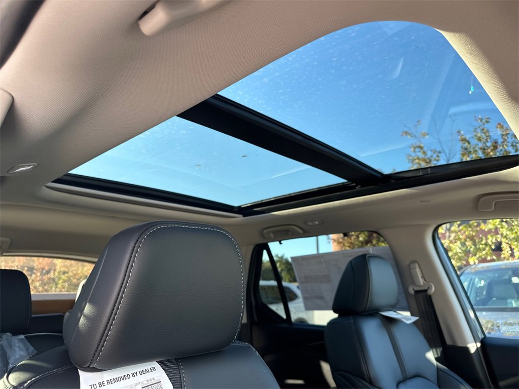 New 2025 Honda Pilot Touring image 12