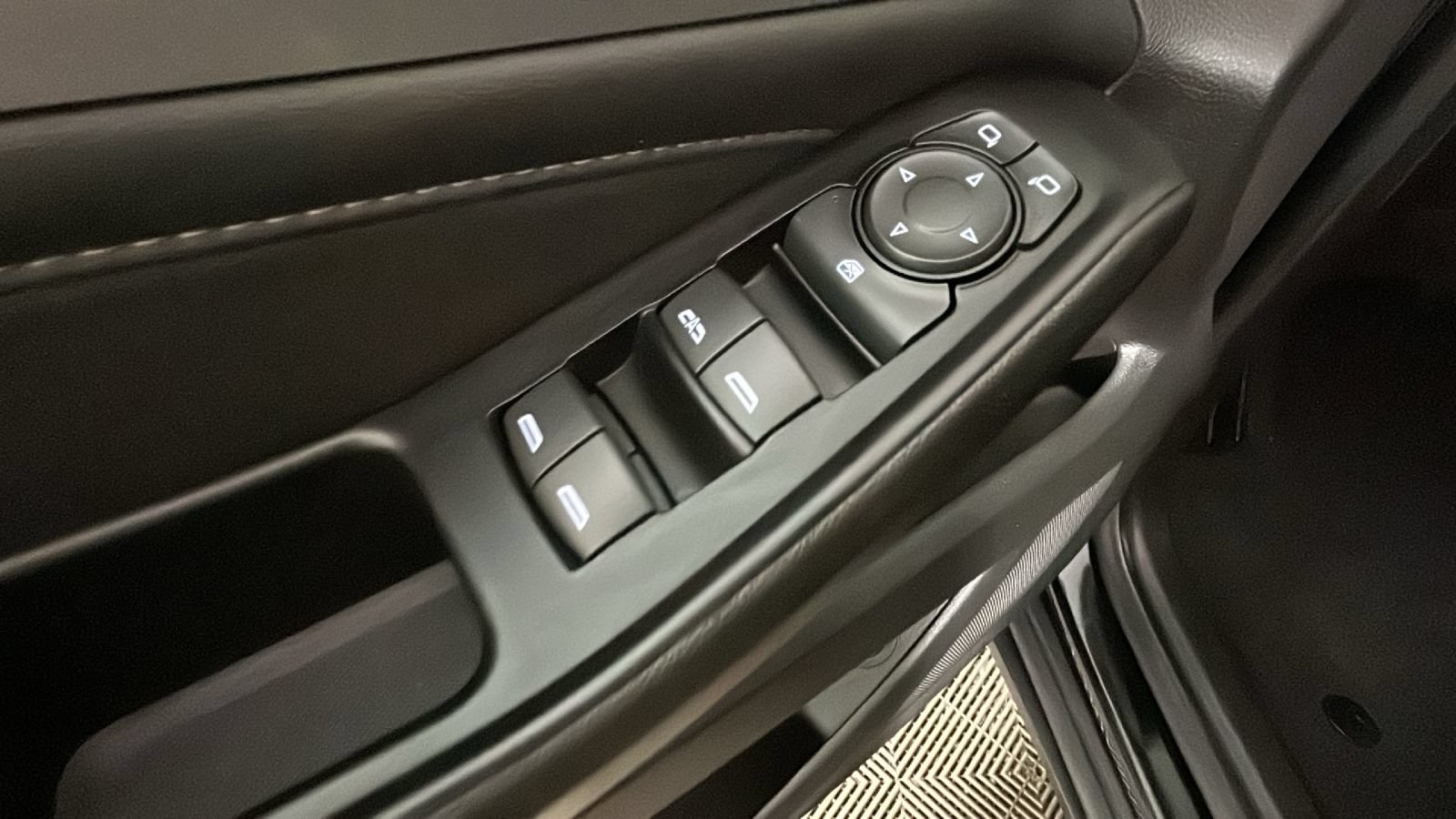Used 2023 Chevrolet Traverse LT FWD image 12