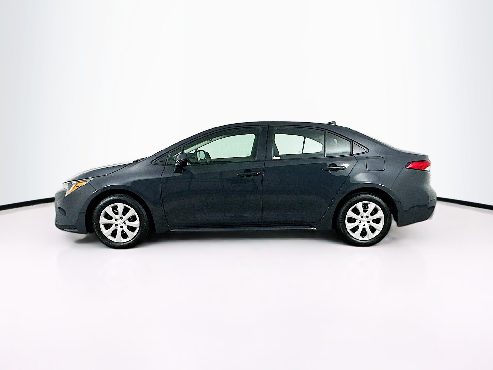 Used 2026 Toyota Corolla LE FWD image 4