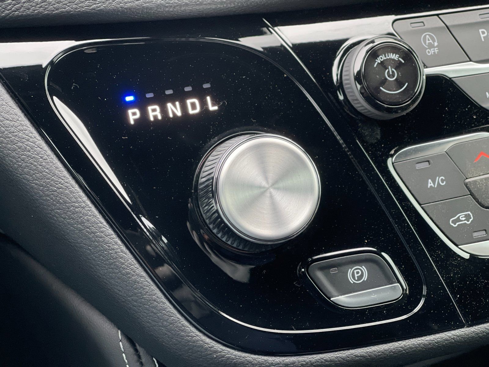 New 2026 Chrysler Pacifica Limited w/ Uconnect Theater Family Group image 26