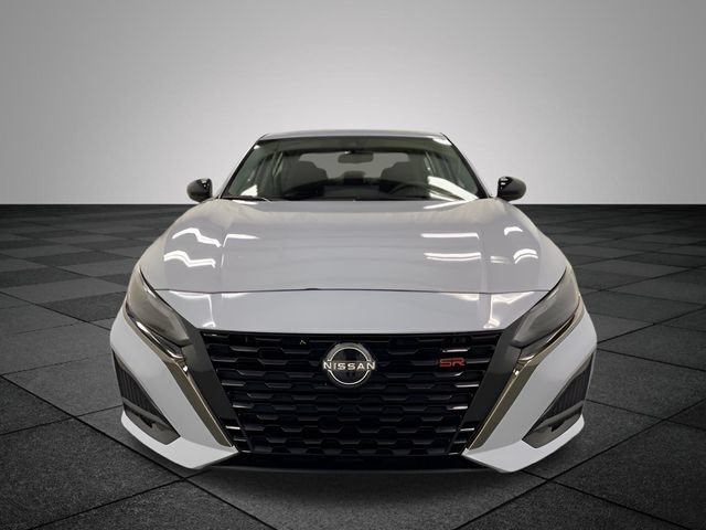 Used 2024 Nissan Altima 2.5 SR w/ SR Premium Package AWD/4WD image 2