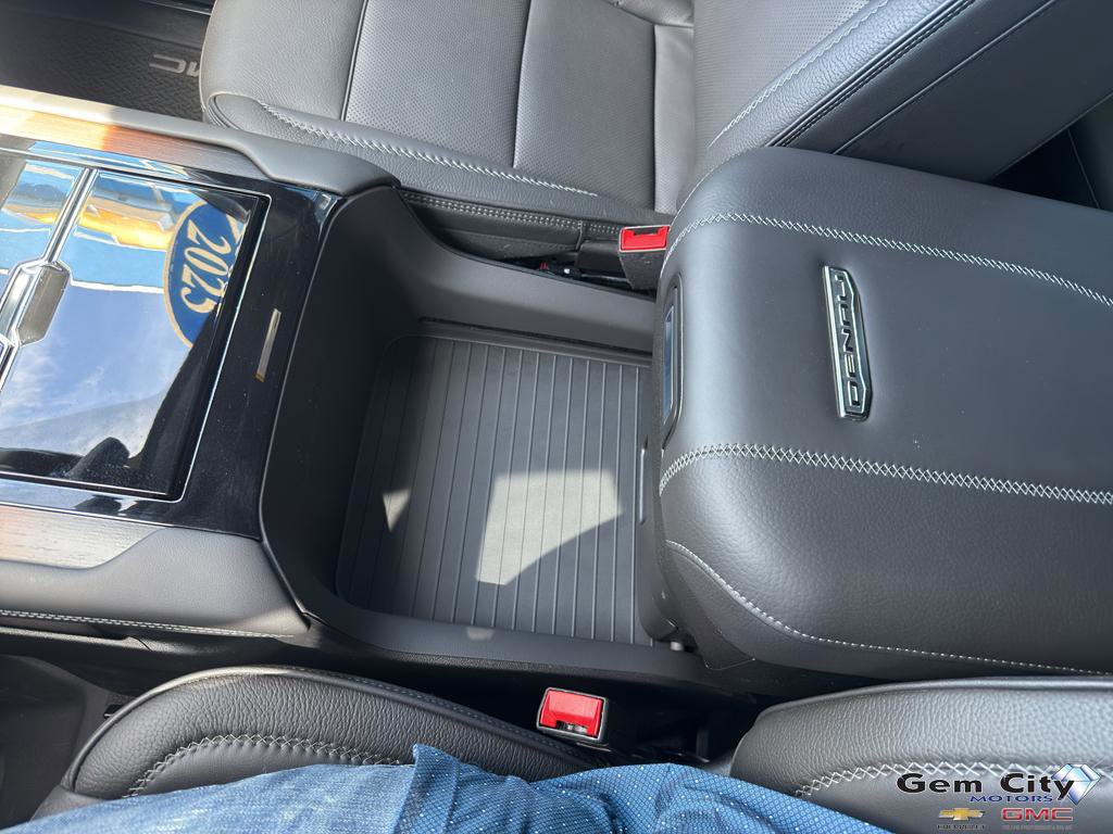 Used 2025 GMC Yukon XL Denali w/ Sun & Power Step Package AWD/4WD image 27