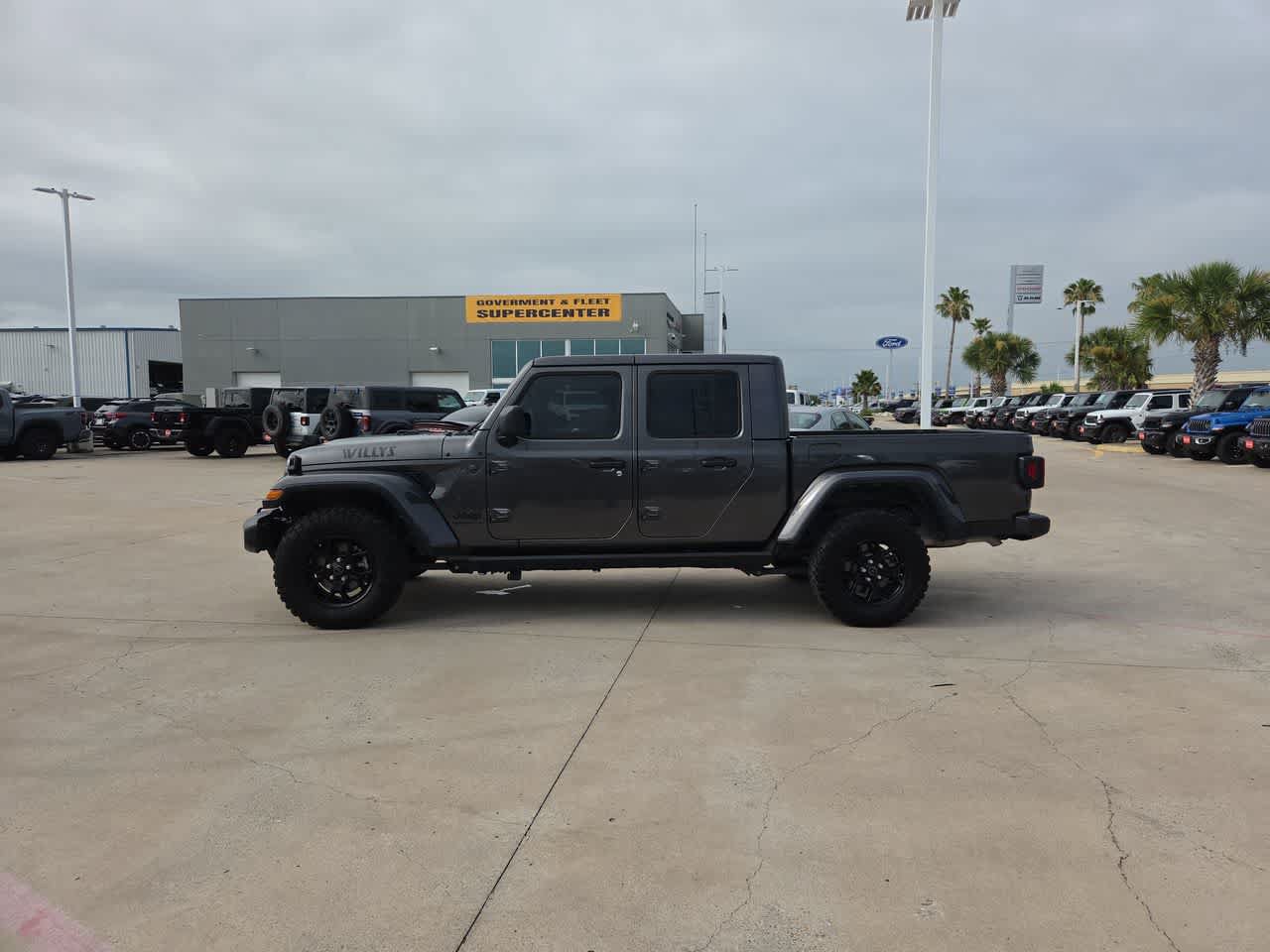 Used 2025 Jeep Gladiator Sport AWD/4WD image 11