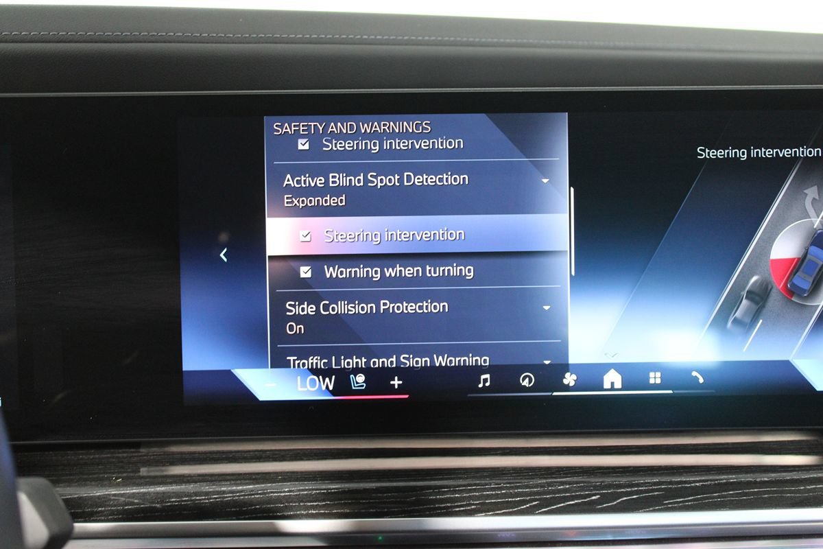 Used 2024 BMW i7 xDrive60 AWD/4WD image 23