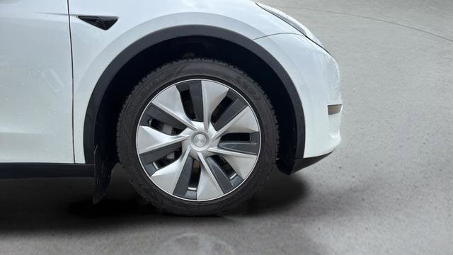 Used 2021 Tesla Model Y Long Range image 12