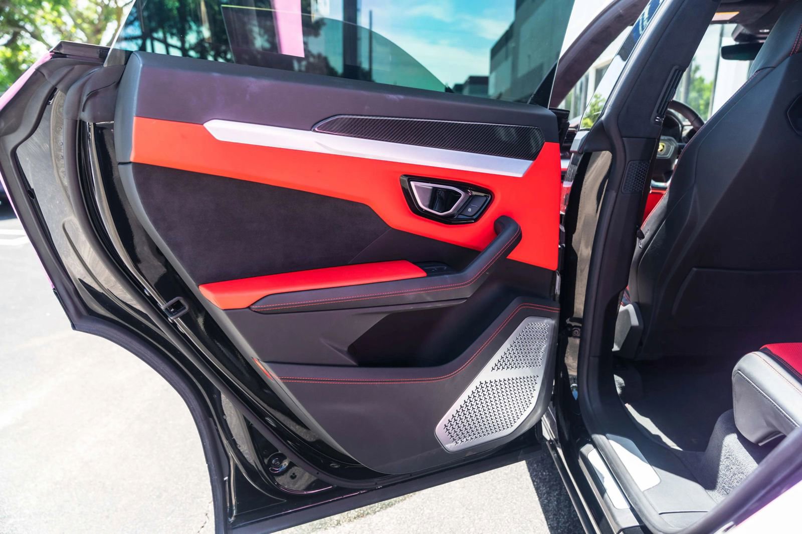 Used 2020 Lamborghini Urus AWD/4WD image 41