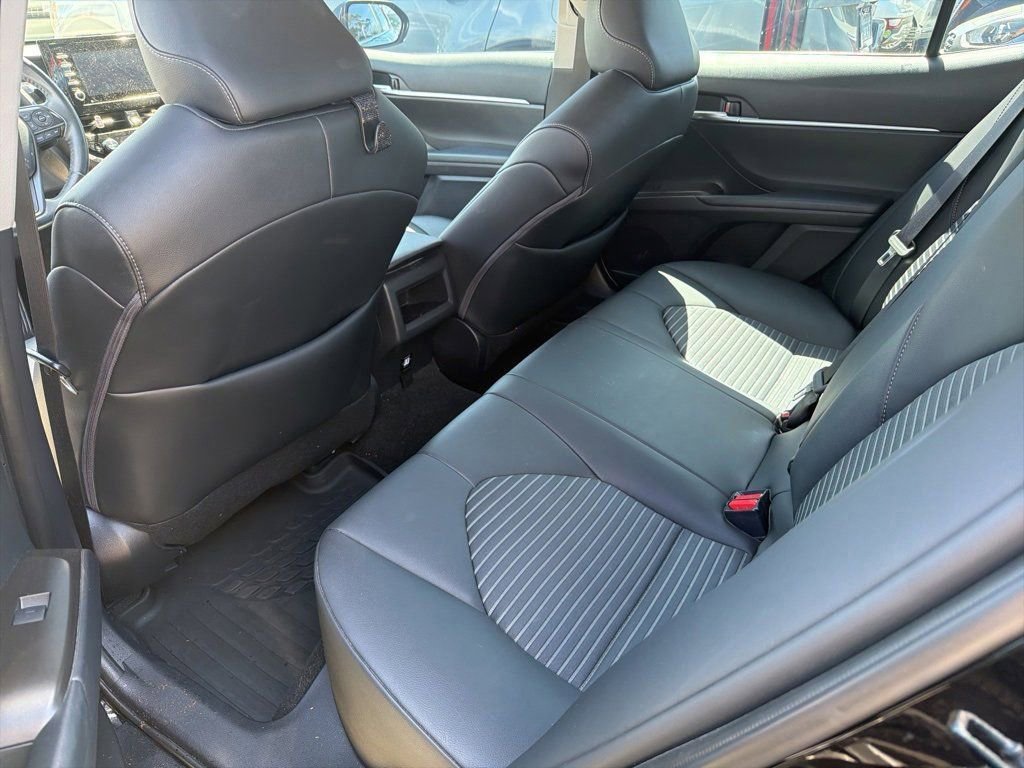 Used 2023 Toyota Camry SE image 8