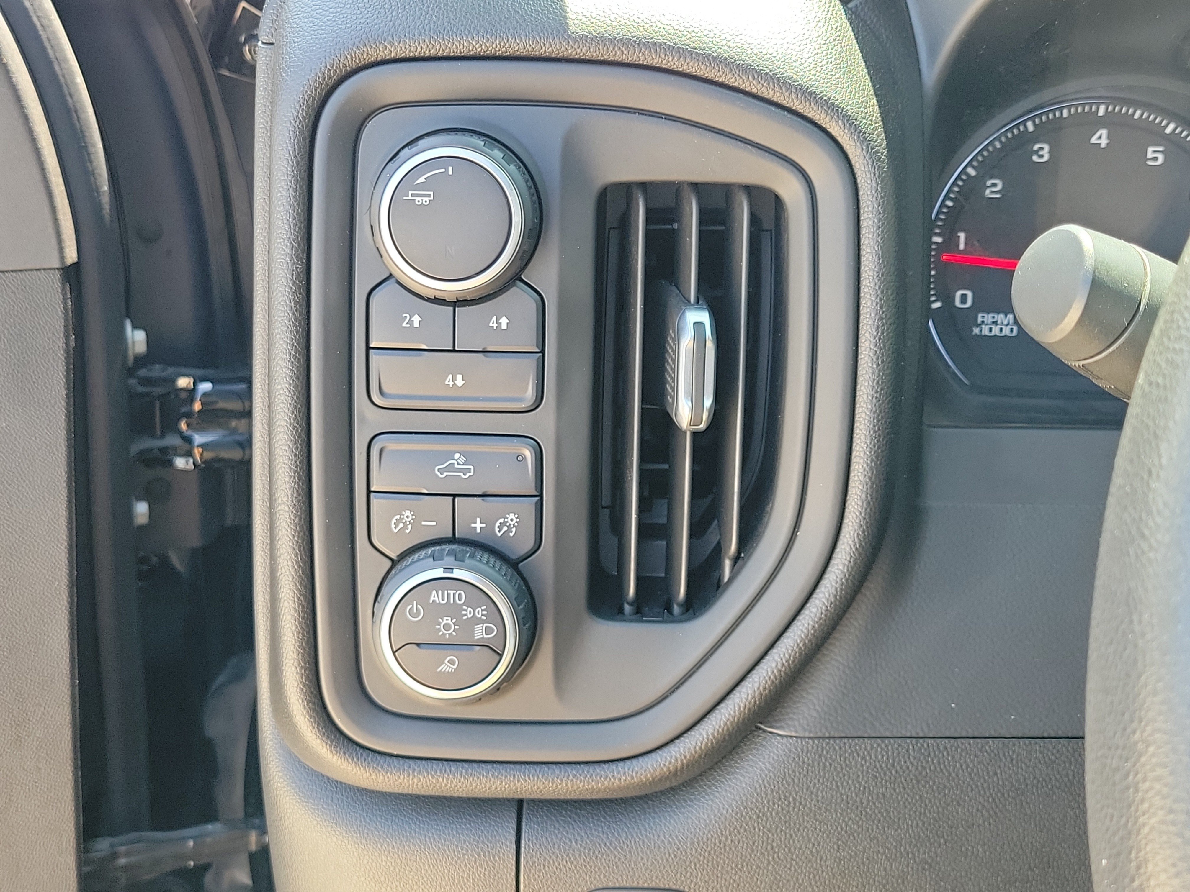 Used 2021 Chevrolet Silverado 2500 Custom w/ Custom Value Package AWD/4WD image 26