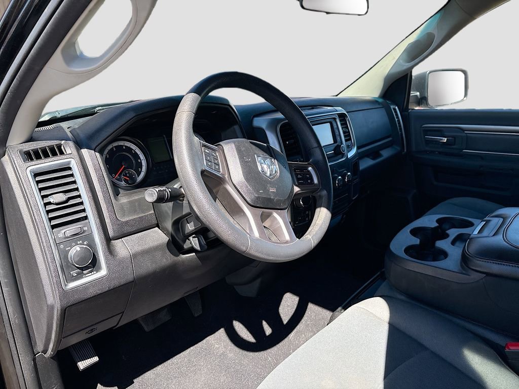 Used 2021 RAM 1500 Classic SLT image 9