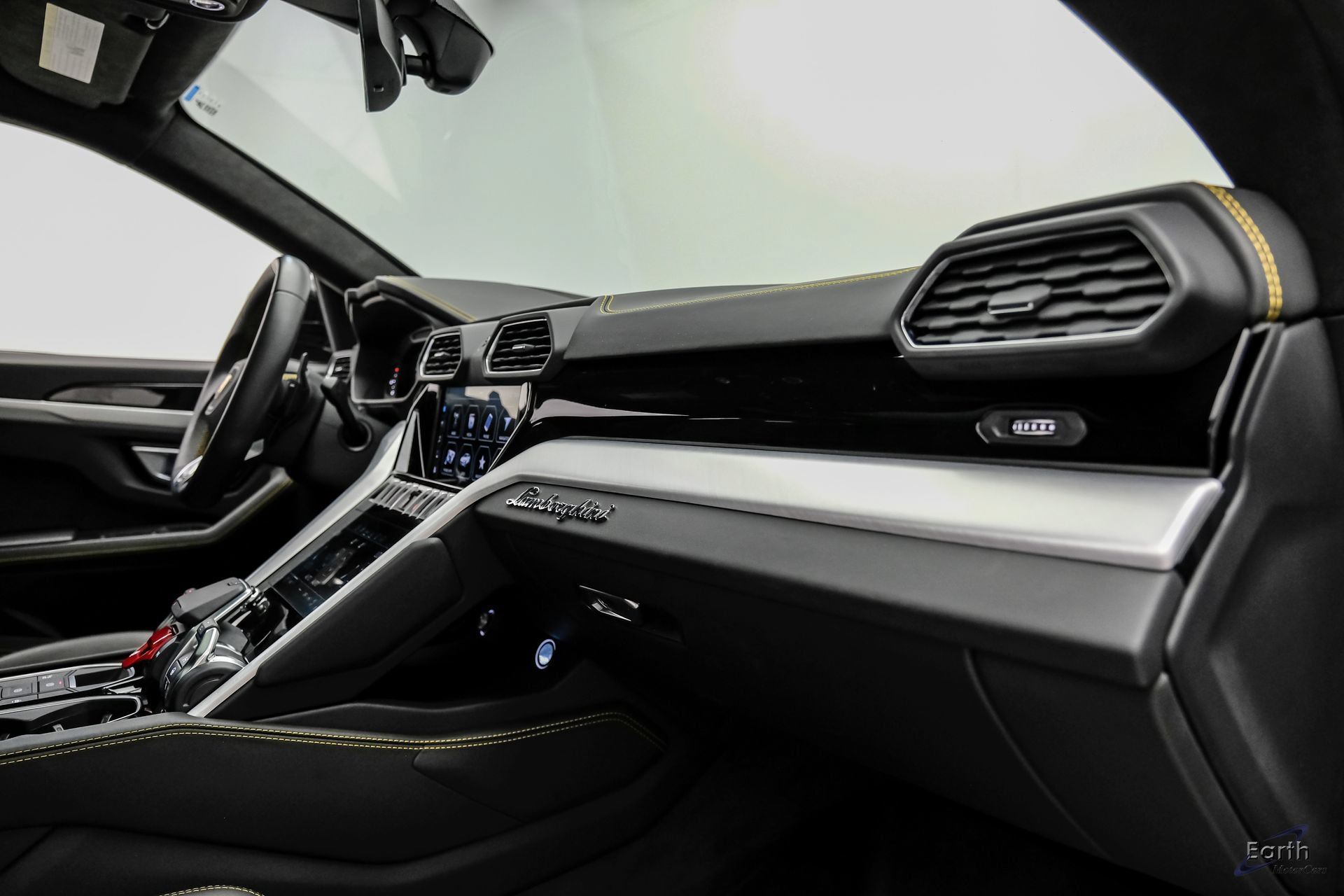 Used 2022 Lamborghini Urus AWD/4WD image 50