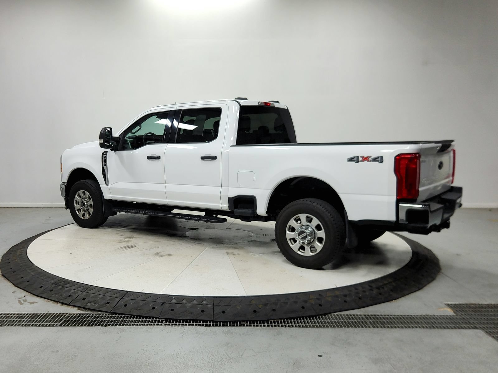 Used 2023 Ford F250 XLT AWD/4WD image 6