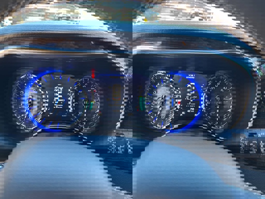 Used 2023 Chrysler Pacifica Limited w/ Uconnect Theater Family Group image 29