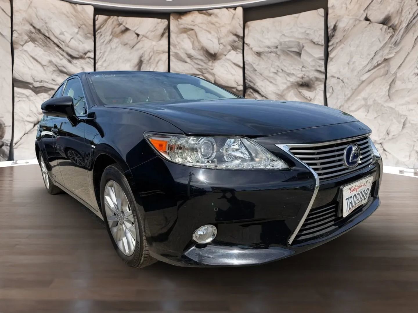 Used 2013 Lexus ES 300h w/ Luxury Pkg FWD image 3
