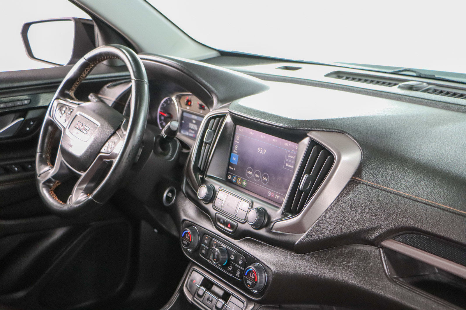 Used 2023 GMC Terrain AT4 image 25