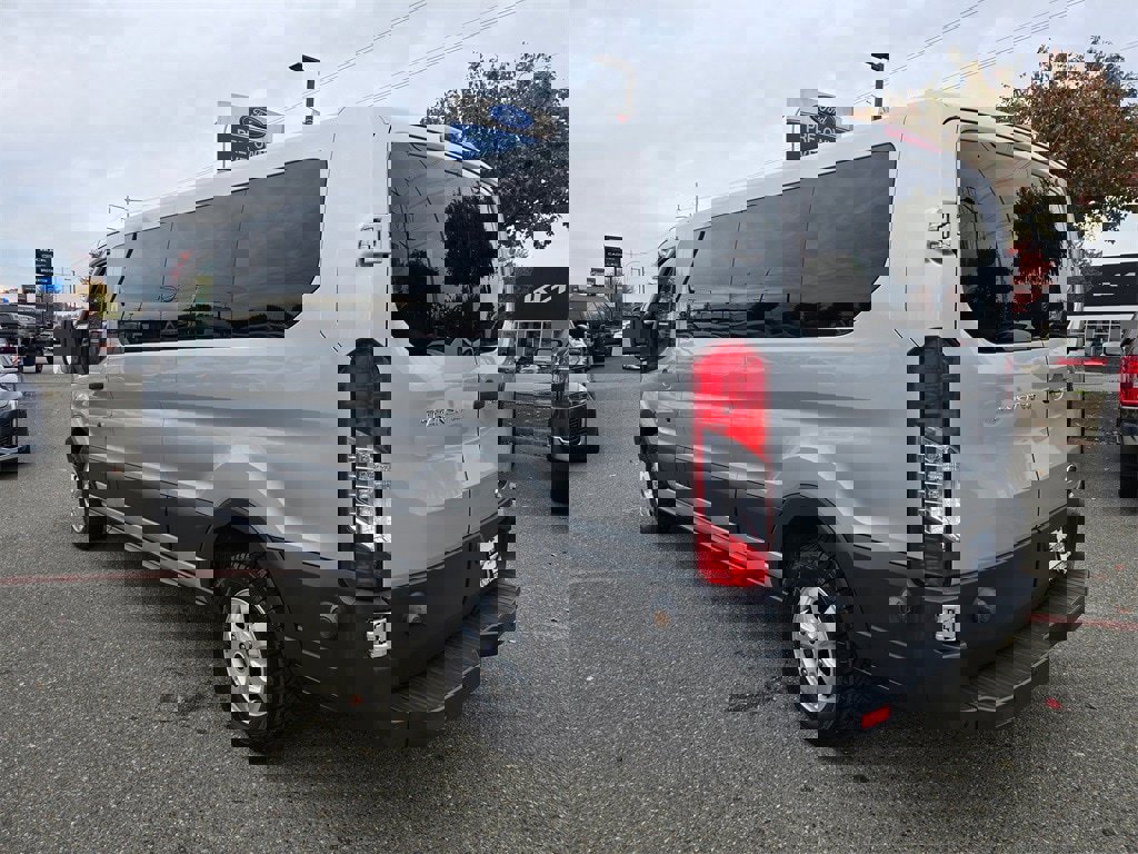 Used 2017 Ford Transit 350 XLT image 7