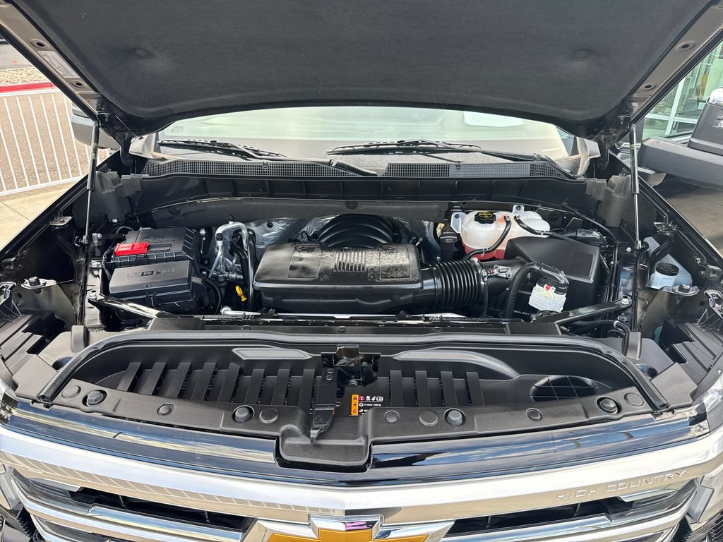 Used 2025 Chevrolet Silverado 1500 High Country w/ High Country Premium Package AWD/4WD image 22