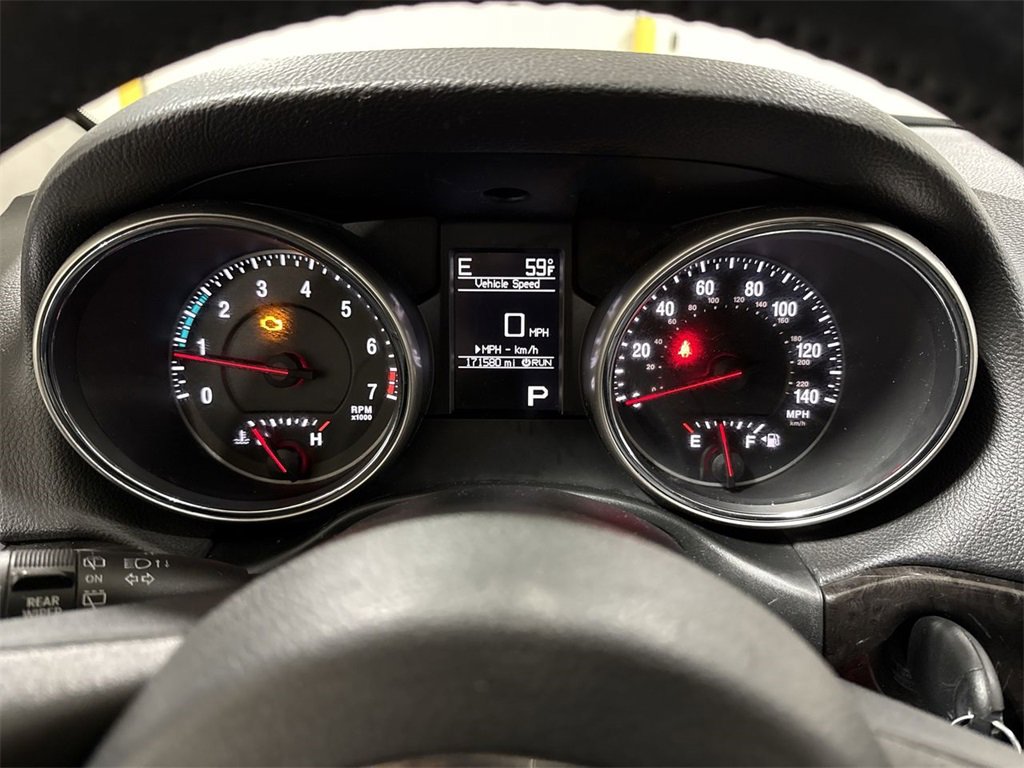 Used 2012 Jeep Grand Cherokee Laredo w/ Laredo E Group image 12