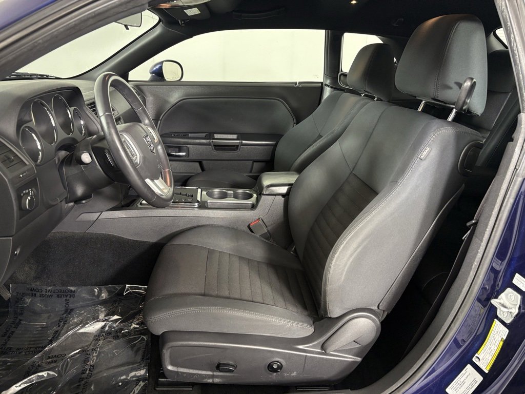 Used 2014 Dodge Challenger SXT image 16