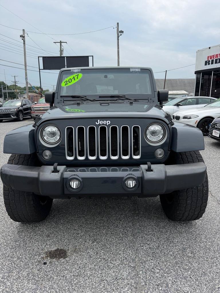 Used 2017 Jeep Wrangler Unlimited Sahara w/ Connectivity Group AWD/4WD image 9