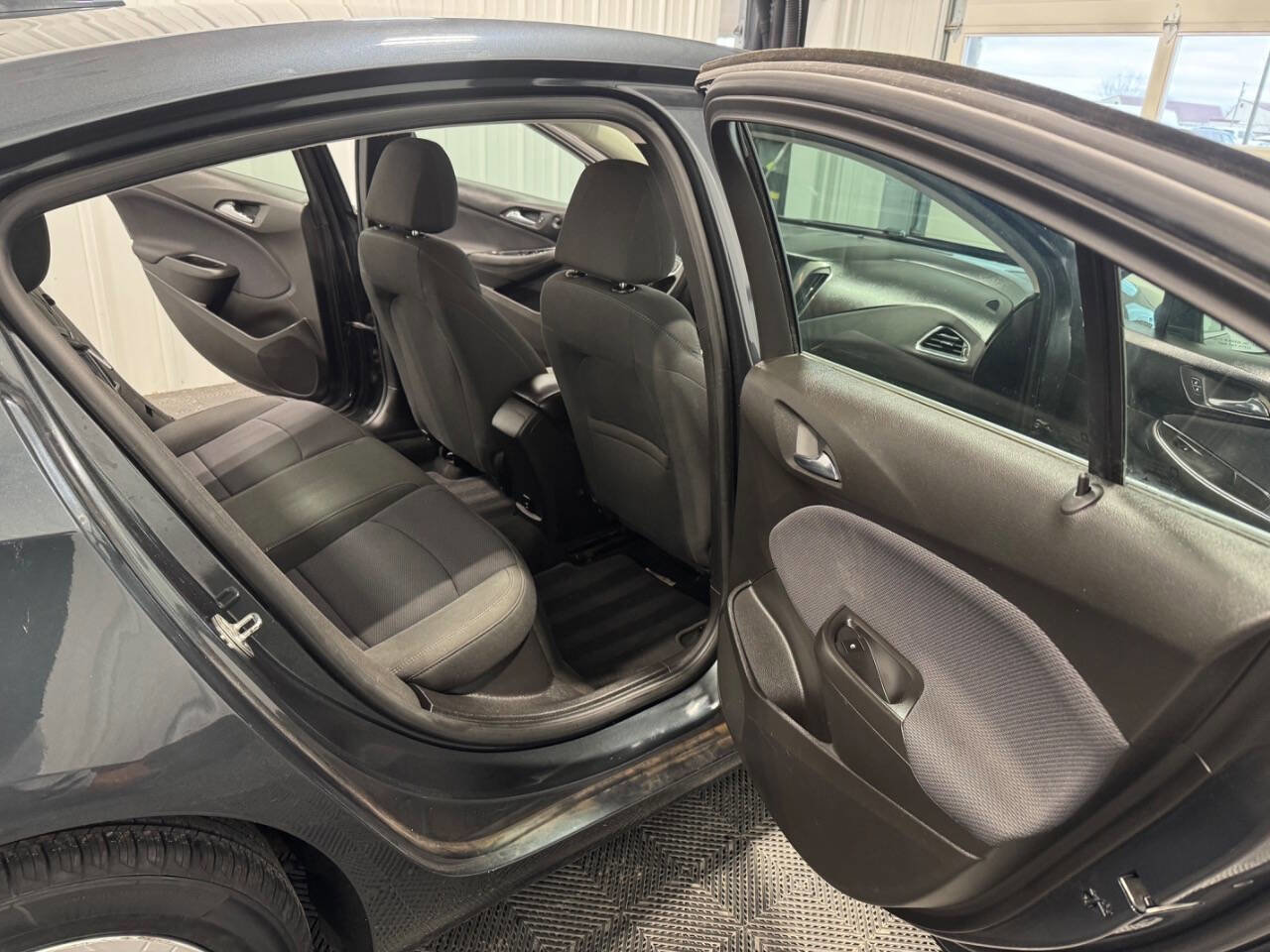 Used 2017 Chevrolet Cruze LT w/ Convenience Package FWD image 22