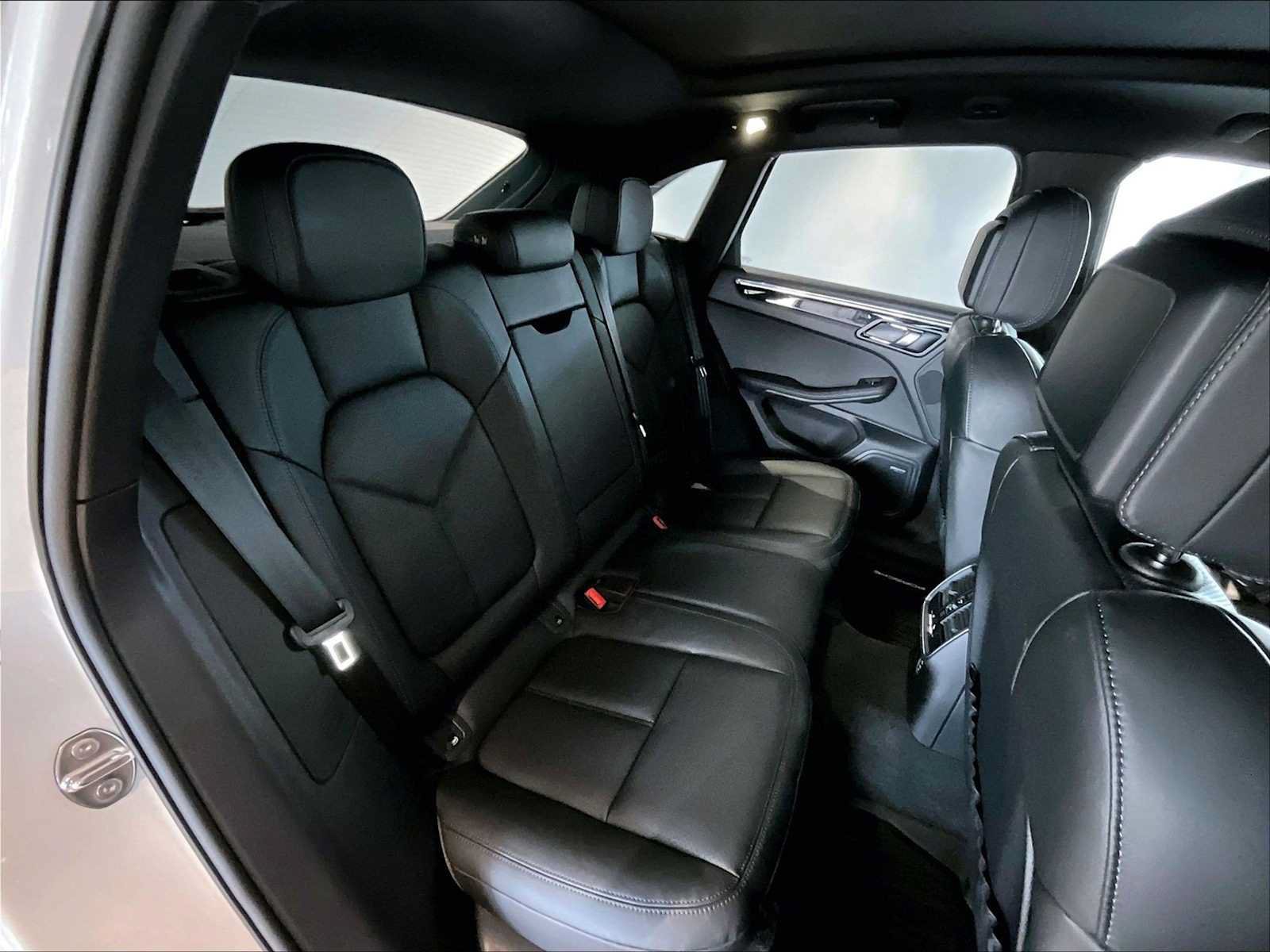 Used 2026 Porsche Macan AWD/4WD image 31