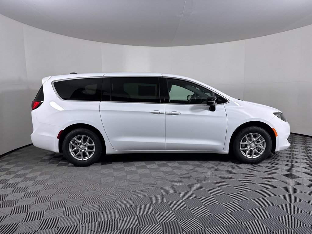New 2026 Chrysler Voyager LX FWD image 15