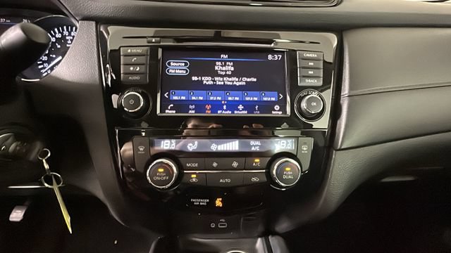 Used 2020 Nissan Rogue S FWD image 22