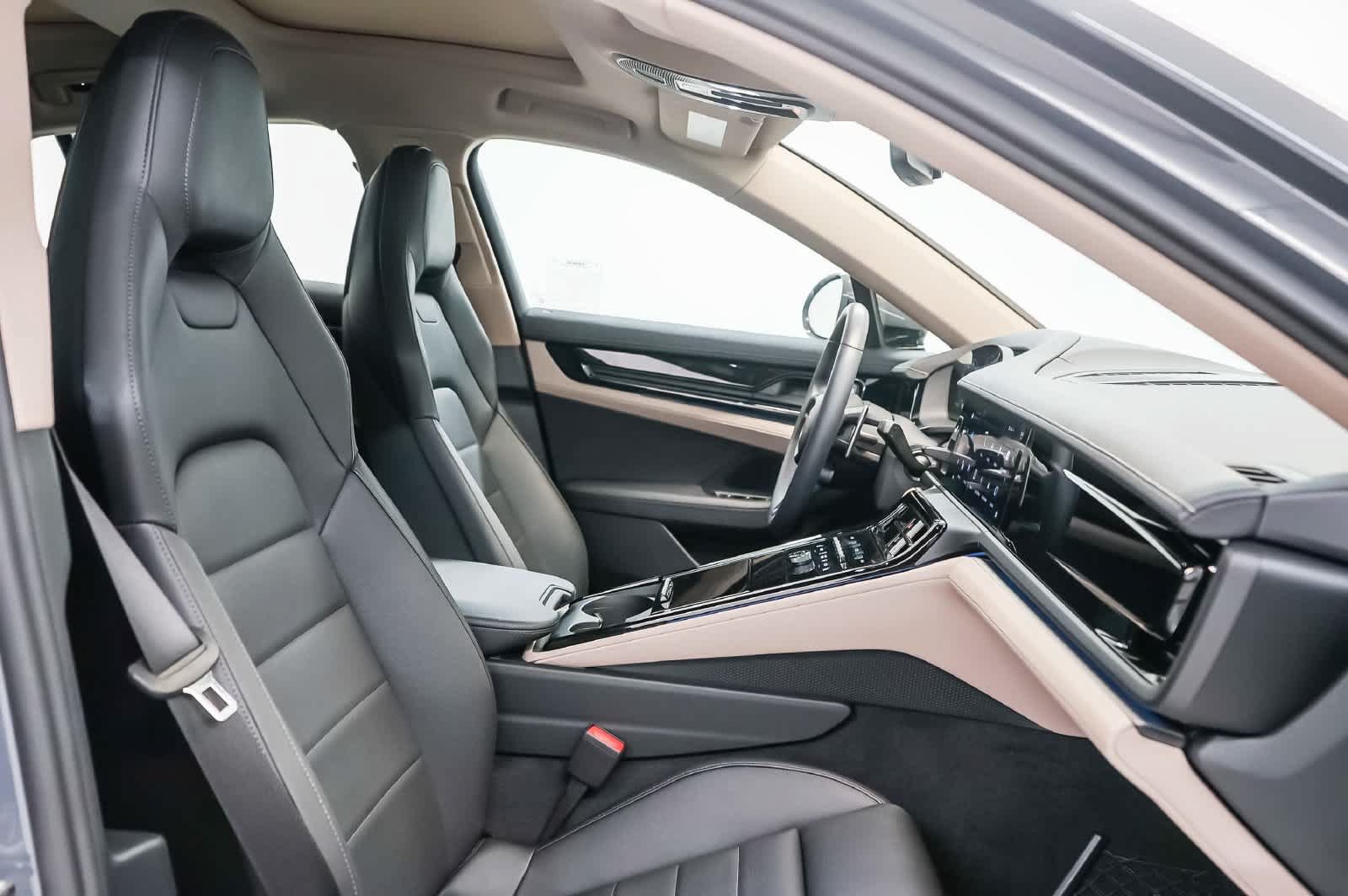 Certified 2025 Porsche Panamera RWD image 22