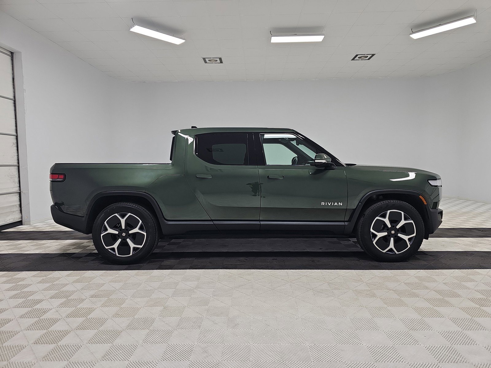 Used 2024 Rivian R1T Adventure AWD/4WD image 6