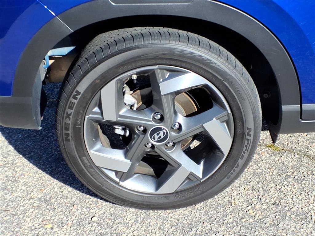 Used 2025 Hyundai Venue Limited image 6