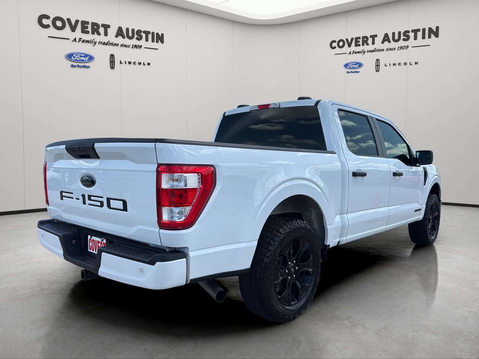Certified 2022 Ford F150 XL w/ STX Black Appearance Package RWD image 5