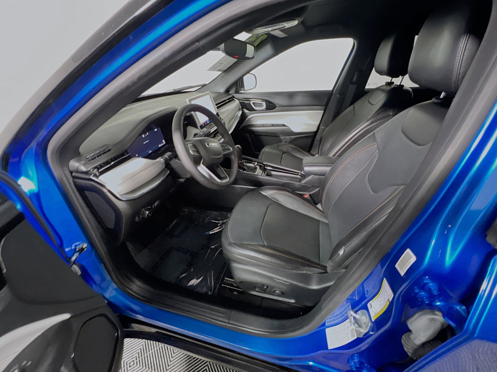 Used 2023 Jeep Compass Limited w/ Elite Group image 15