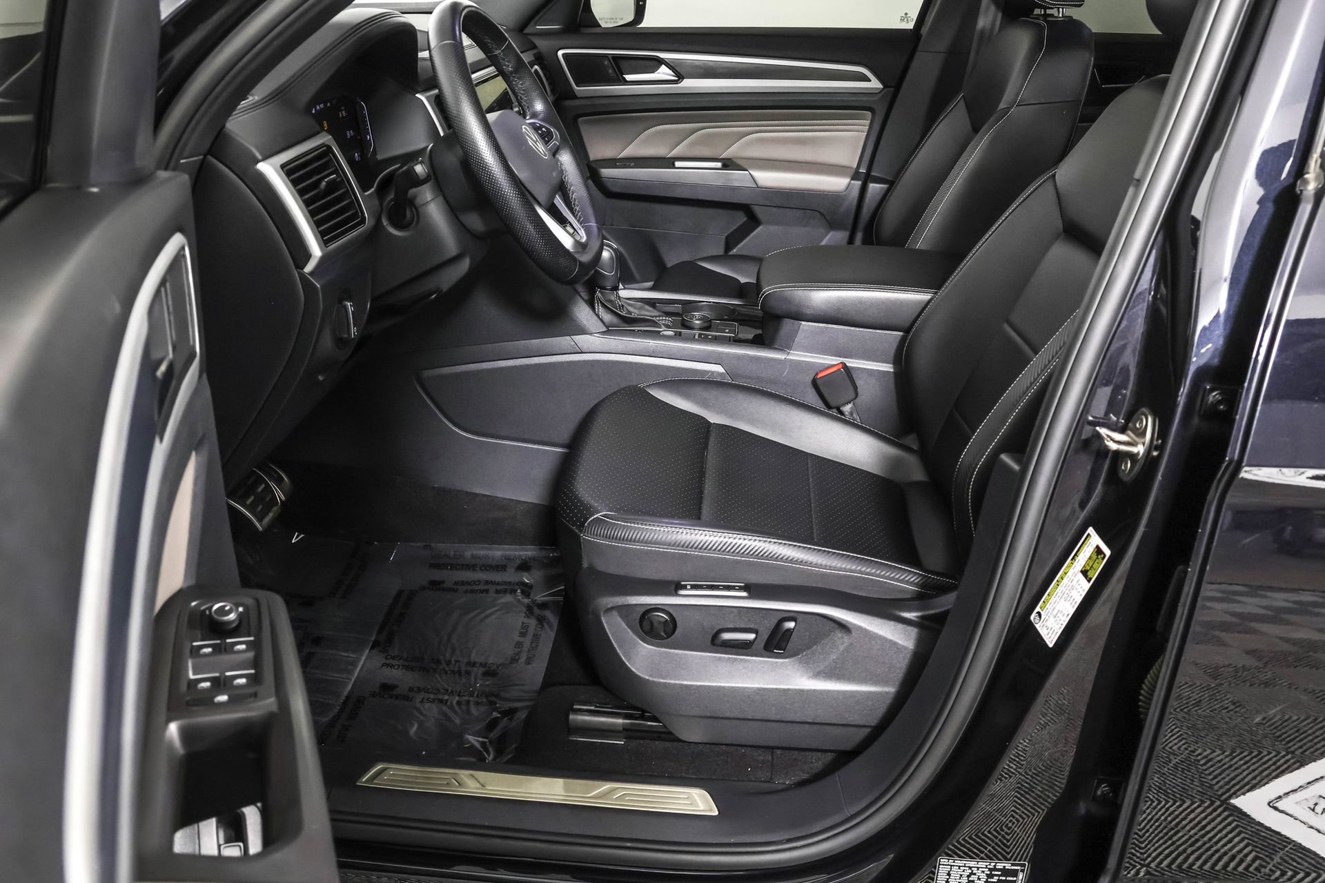 Used 2022 Volkswagen Atlas Cross Sport SEL R-Line AWD/4WD image 22