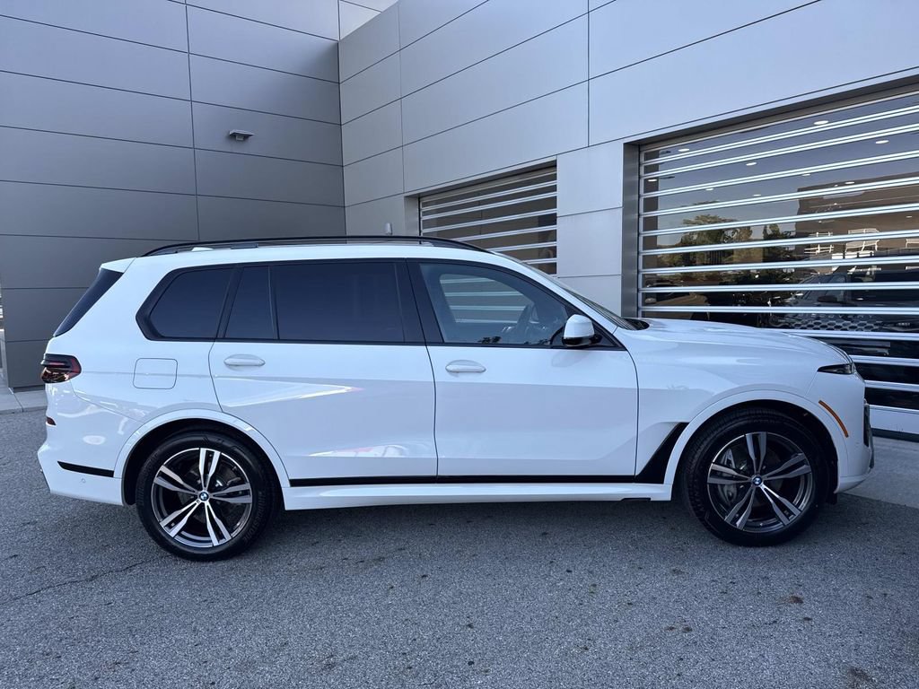 Used 2026 BMW X7 xDrive40i w/ M Sport Package AWD/4WD image 9