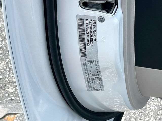 Used 2023 Chrysler Pacifica Touring-L FWD image 32