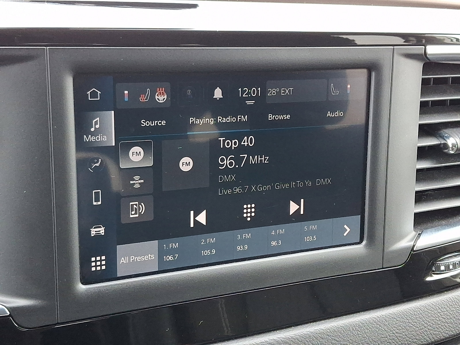 Used 2024 Chrysler Voyager LX image 17