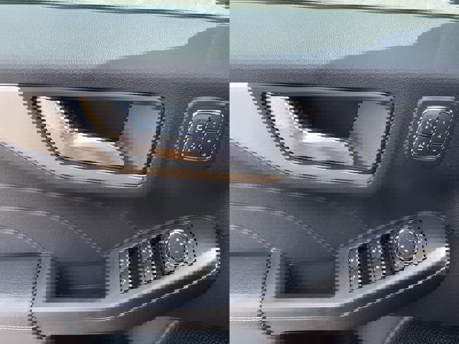 Used 2021 Ford Escape SEL w/ Technology Package image 12